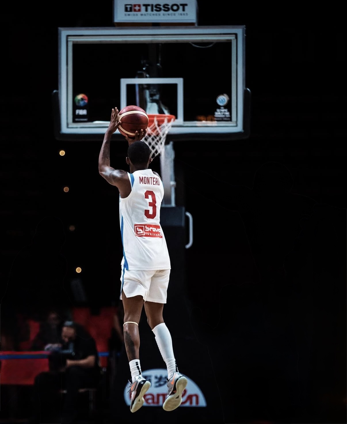 Jean Montero tirando con la Selección Dominicana